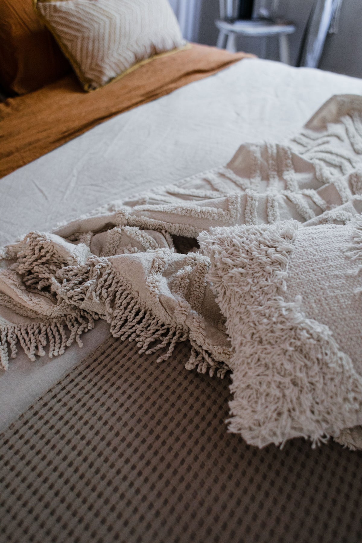Decorative Pillows, Throws & Blankets